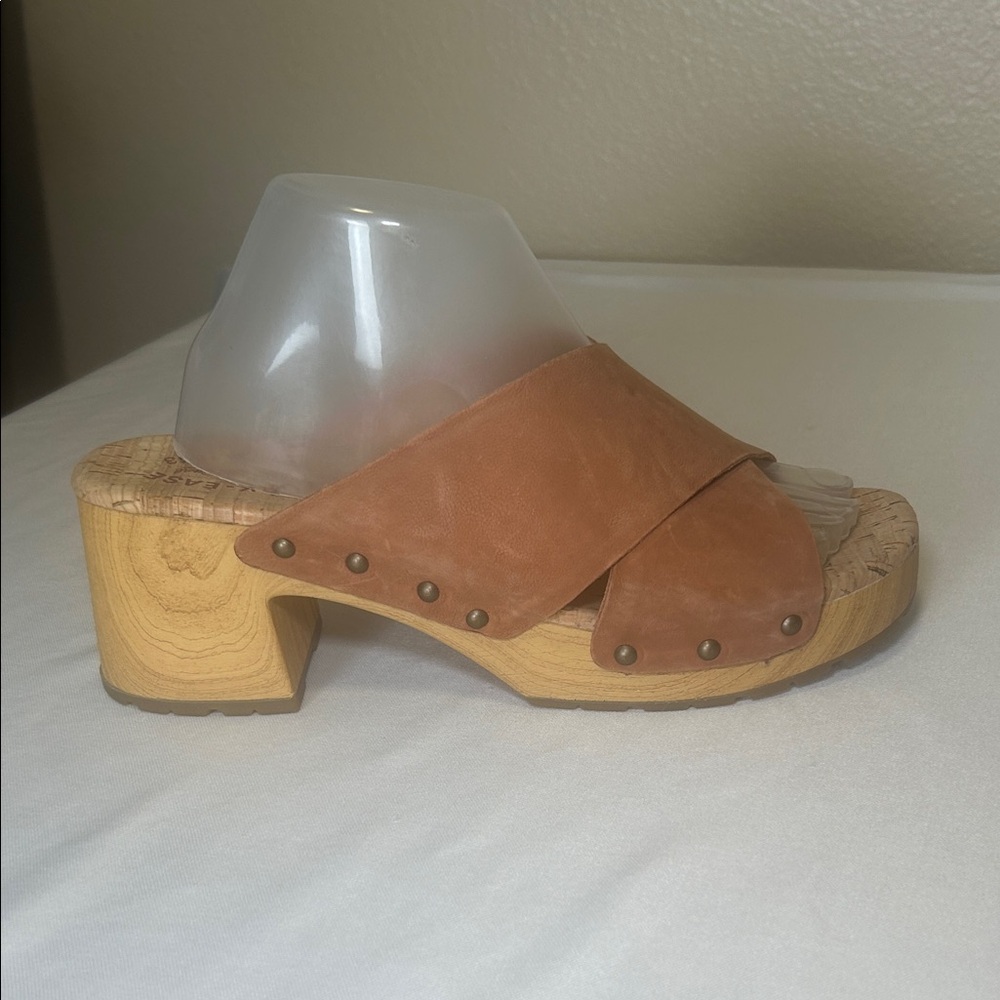 NEW KORK EASE Tan Leather Slip On Women's Clog Suede Sandals Size 10M